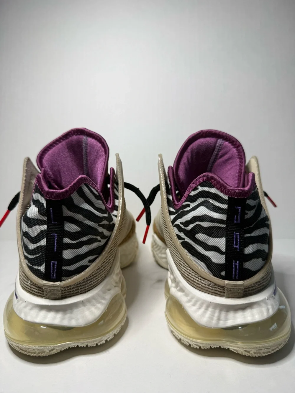 Nike Lebron 19 XIX Low Size 8.5 